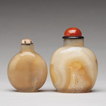 Two Chinese agathe snuff bottles.