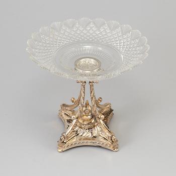 A SILVER AND GLASS PLATE ON STAND, C G Hallberg, Stockholm 1895. Silver weight ca 600 g.