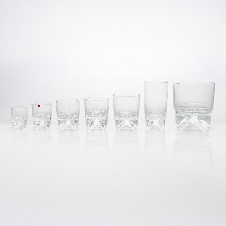 Timo Sarpaneva, juomalaseja, 67 kpl, "Viinahammas" (Kippis) 2399  Iittala. Tuotannossa 1975-1978.