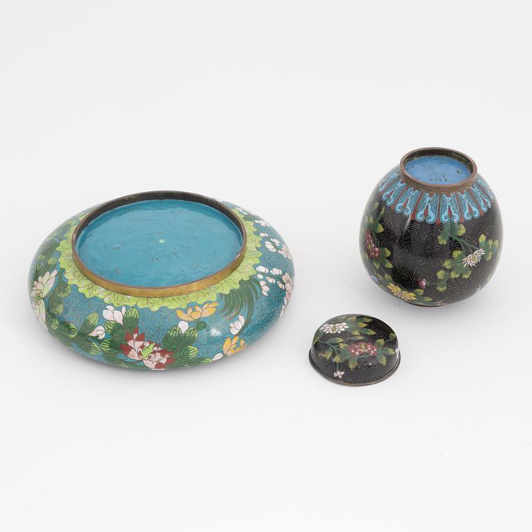 A cloisonné censer and jar with cover, late Qing dynasty.