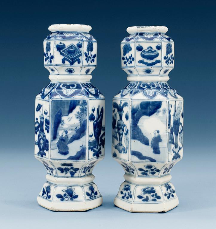 A pair of blue and white double gourd hexagonal vases, Qing dynasty, Kangxi (1662-1722). (2).