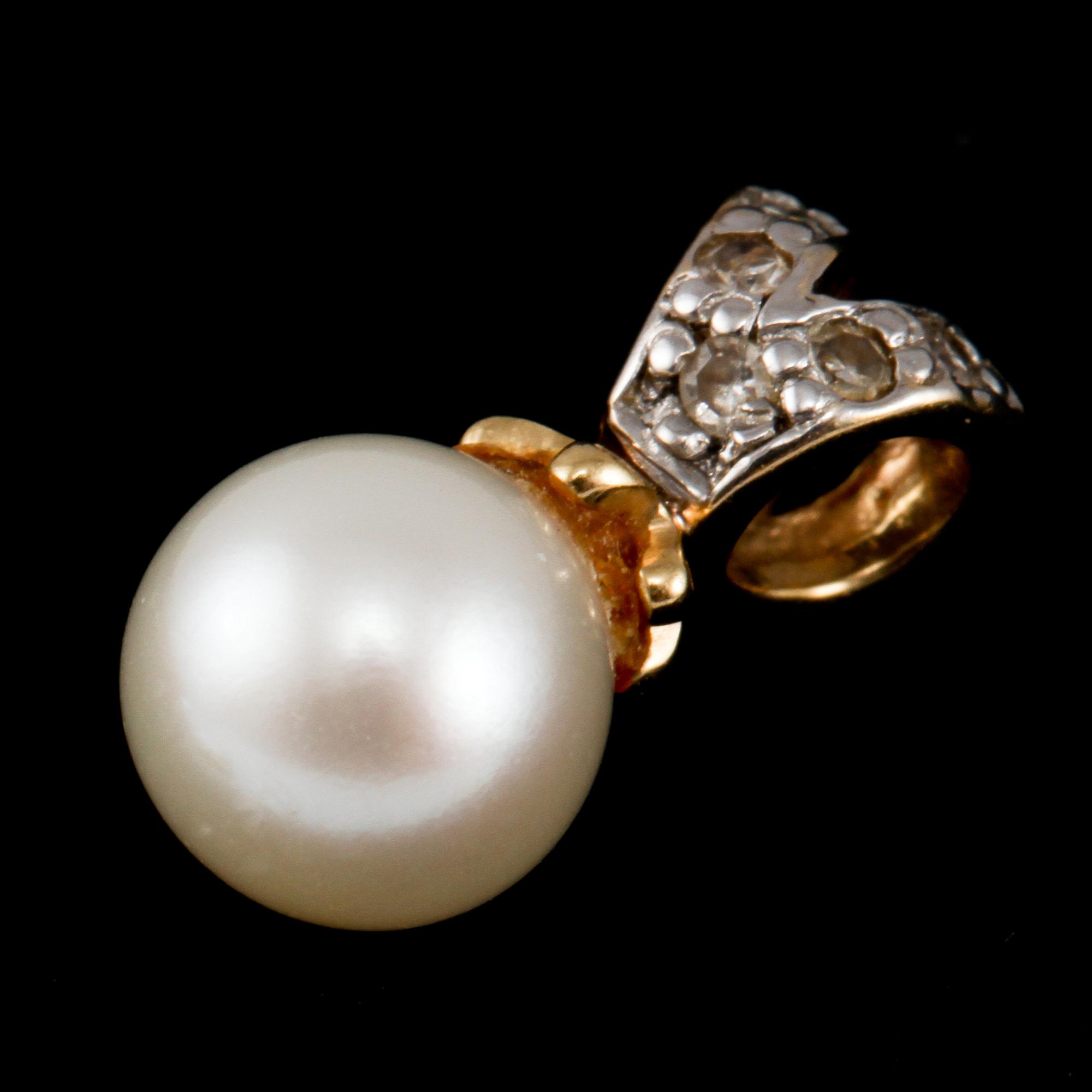 ÖRHÄNGEN, ett par samt HÄNGE, 18k guld, åttkantslipade små stenar samt odlade pärlor, Iduna, Varberg, 2000-tal. Vikt 2 g.