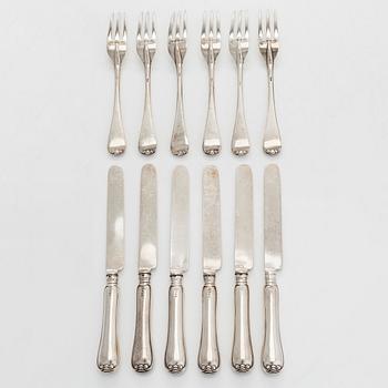 John Samuel Hunt, haarukoita ja veitsiä, 12 kpl, sterlinghopeaa, Lontoo 1859, venäläiset tuontileimat 1882-1898.