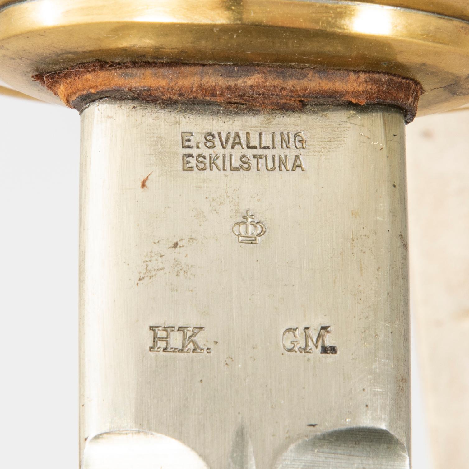 Sablar 2 st, svenska varav 1 m/1893 för kavalleriet, med balja.