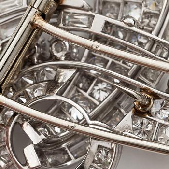 Broschclip platina med baguette-, åttkant- och runda briljantslipade diamanter, Art déco, Frankrike.