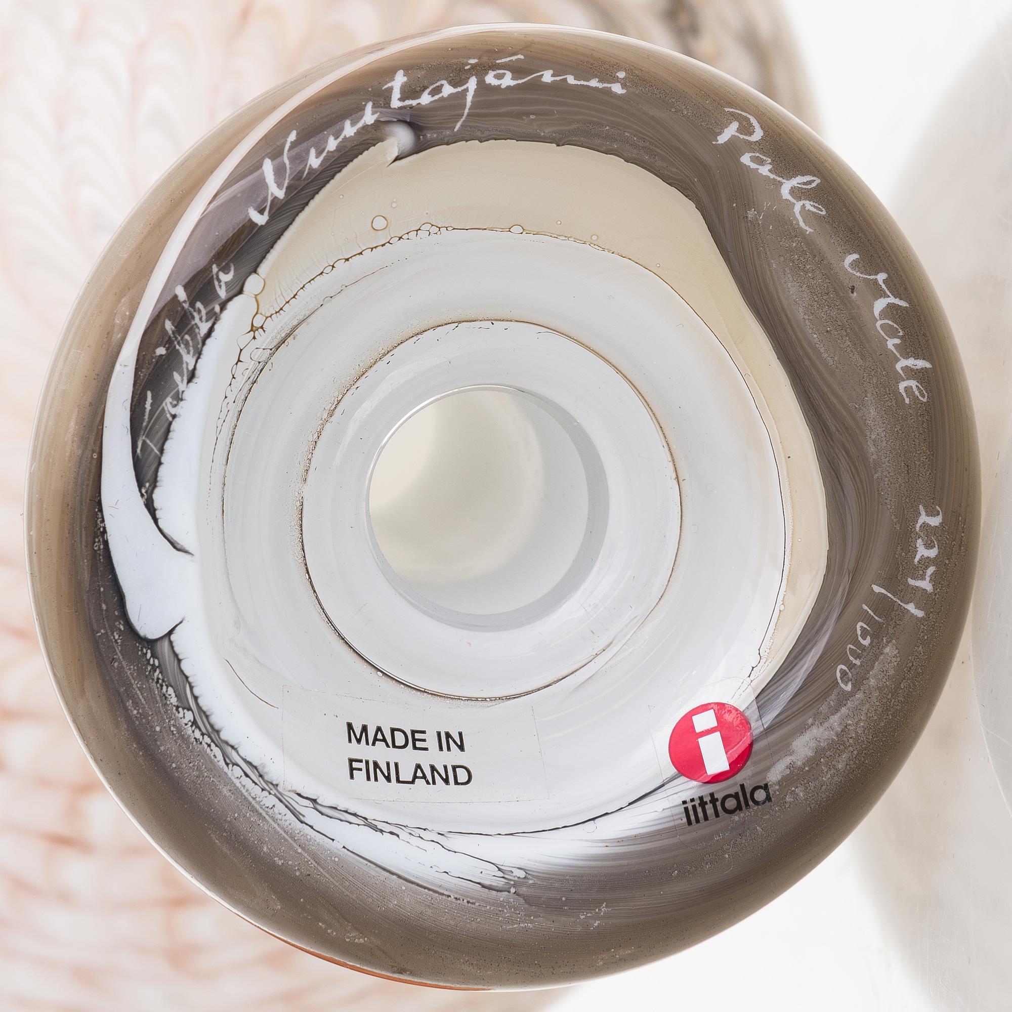 OIVA TOIKKA, a glass sculpture signed O. Toikka Nuutajärvi Pale Male 224/1000.