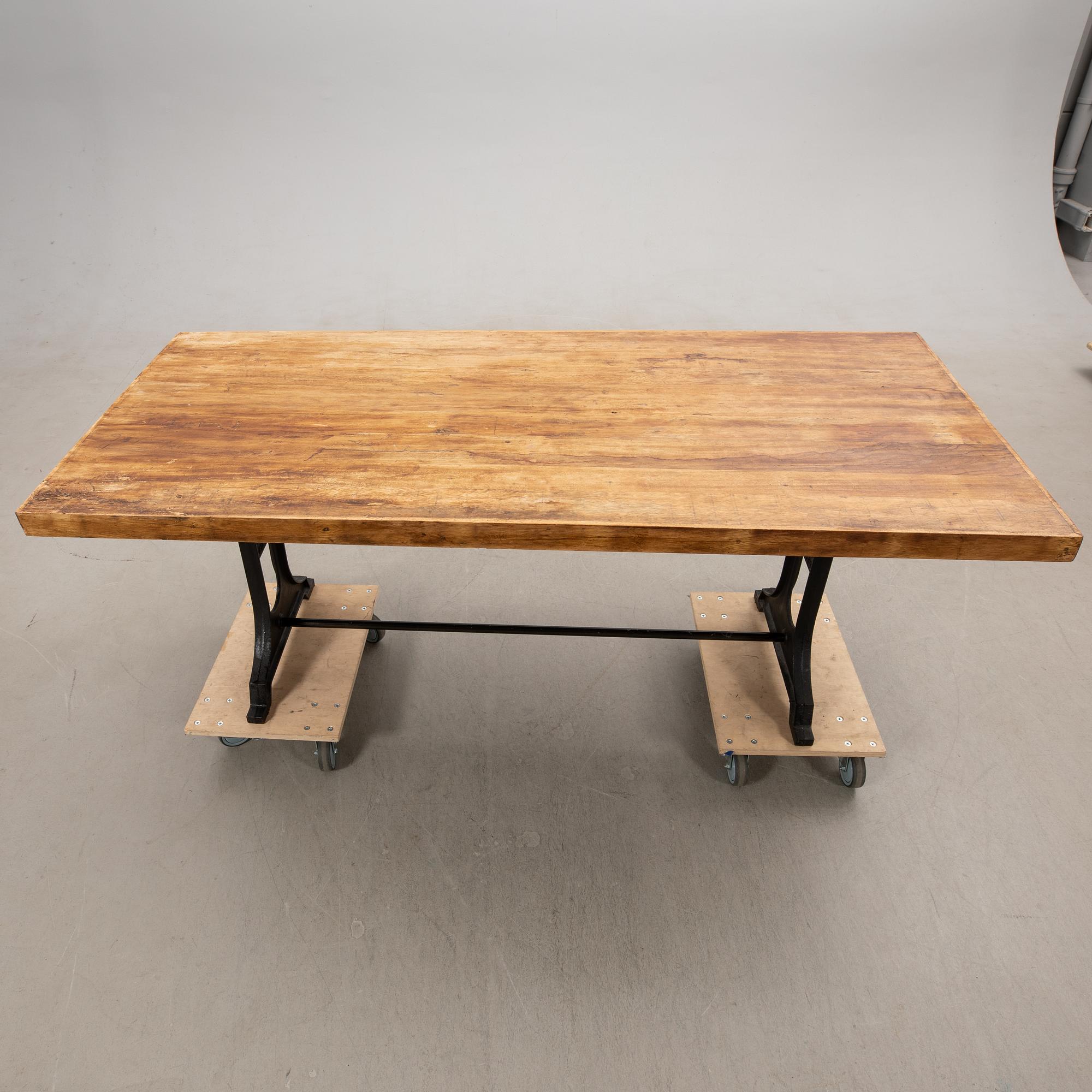 Table modern manufacturing.