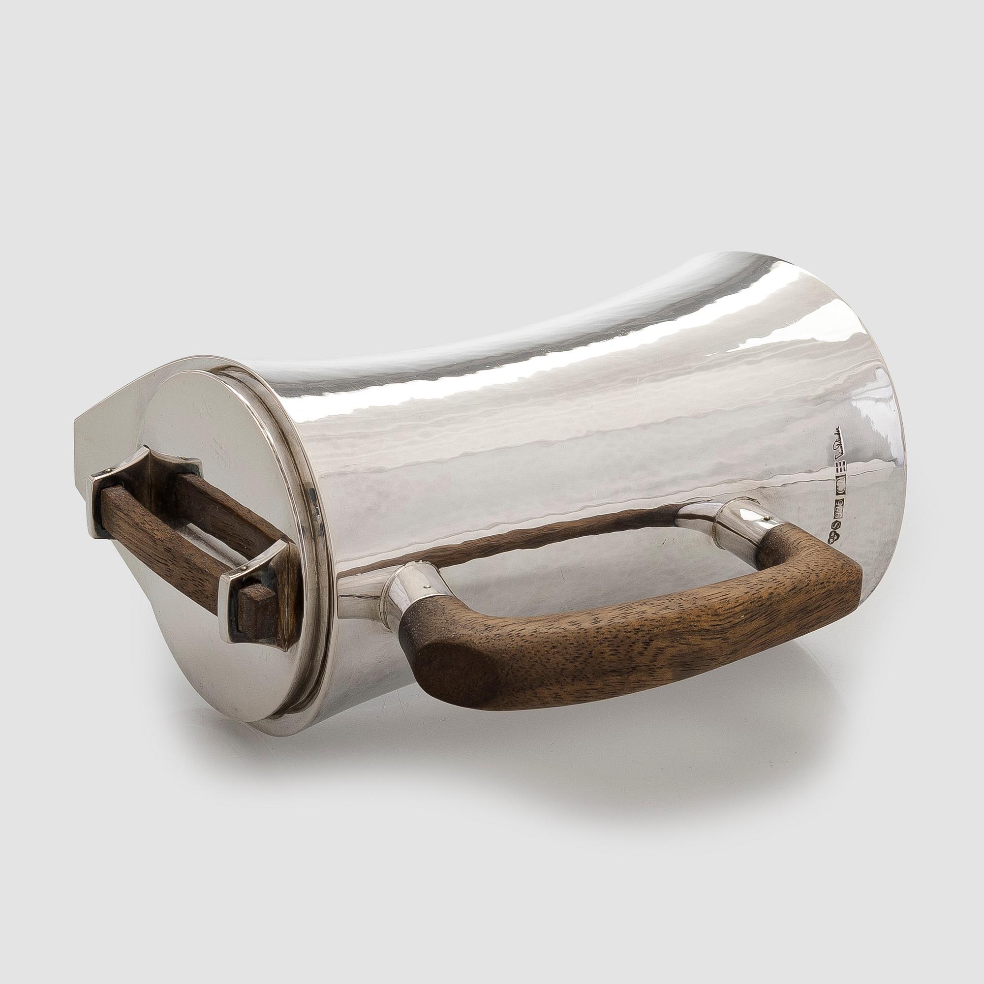 Einar Telander, A sterling silver coffee pot, Silversmedja Einar Telander, Stockholm 1977.
