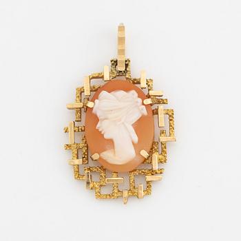 Gold and shell cameo.