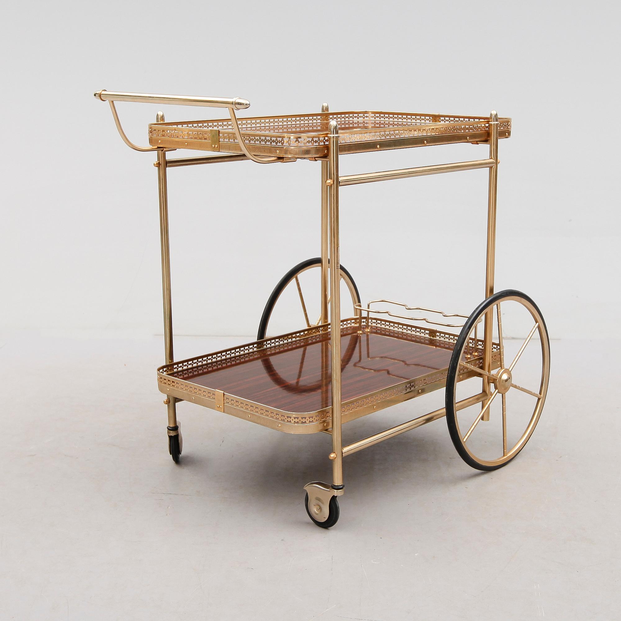 SERVERINGSVAGN, 1900-talets andra hälft.