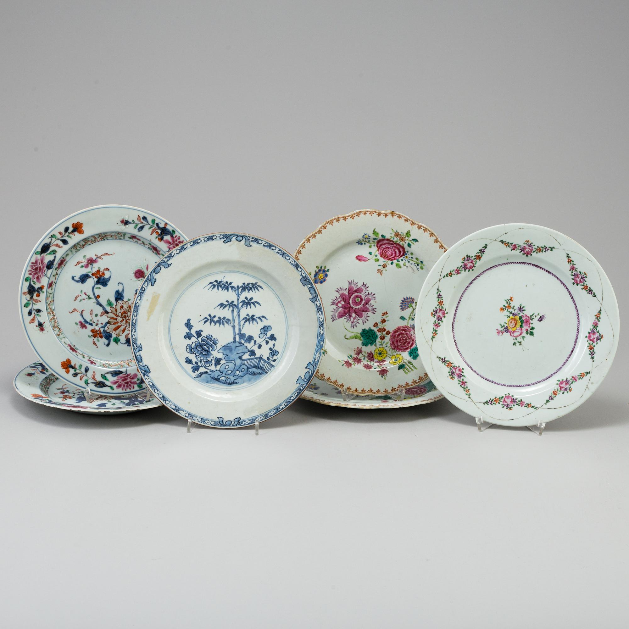 Six chinese 18th century plates in famille rose and blue and white.
