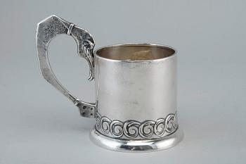 TEGLASHÅLLARE, 84 silver Mihail Tarasov Moskva 1908-17. Höjd 12 cm, vikt 176 g.