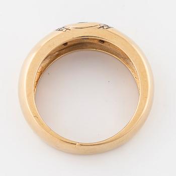 RING, med safir och briljantslipade diamanter.