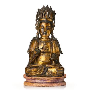 852. A gilt bronze figure of Guanyin, Ming dynasty, 16th/17th Century.