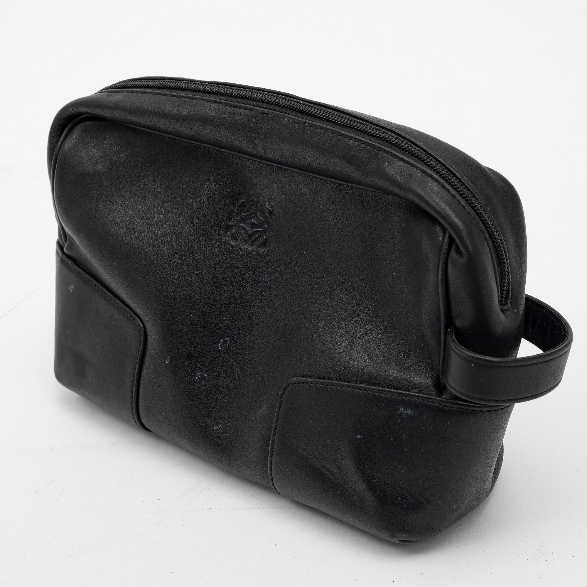 Loewe, kabinväska samt necessär.