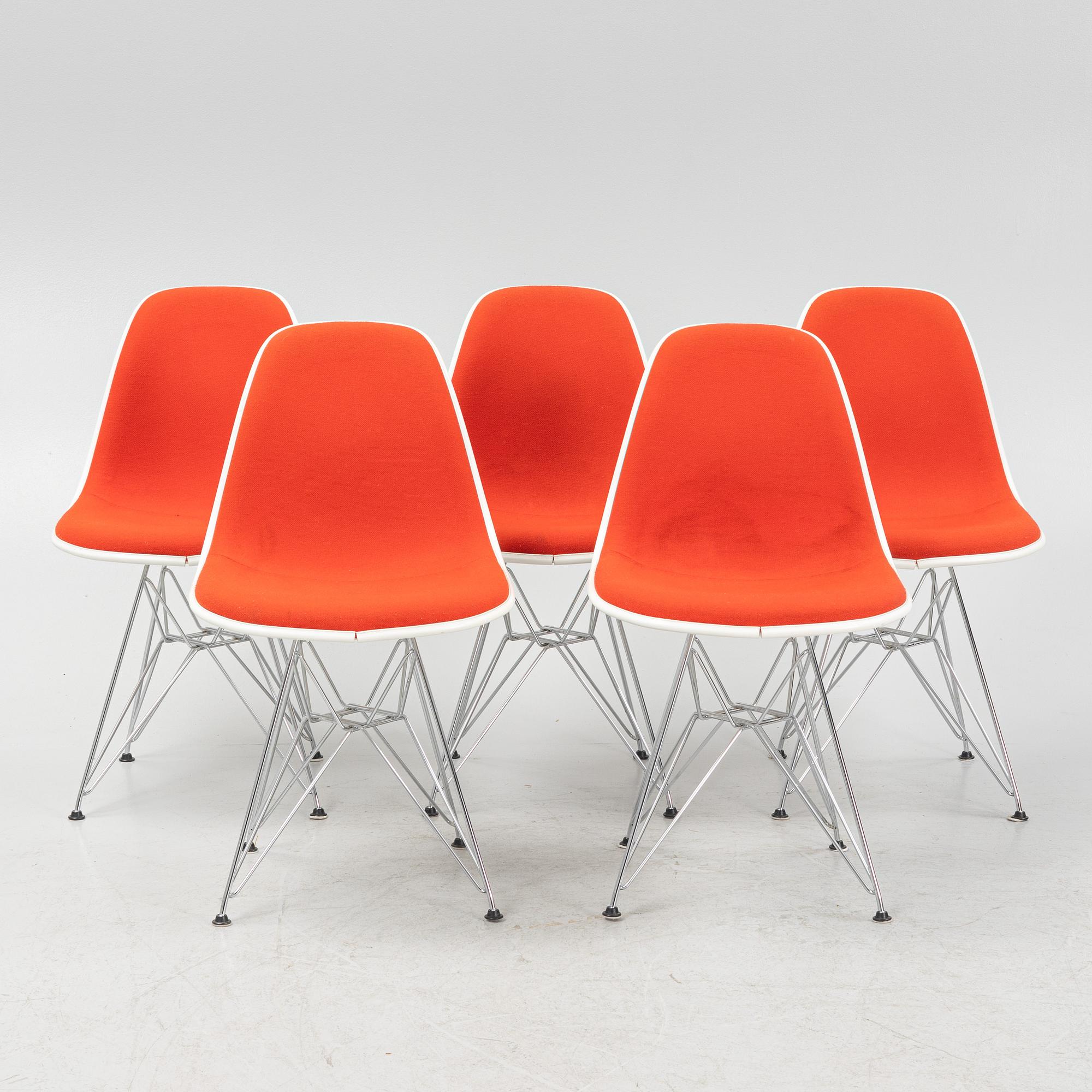 Charles & Ray Eames, stolar 5 st, "Plastick chair DSR", Vitra, daterad 2010.