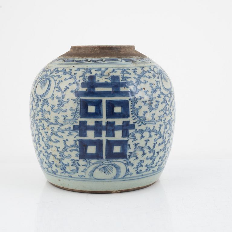 Ten blue and white porcelain pieces, China, 18th-20th century.