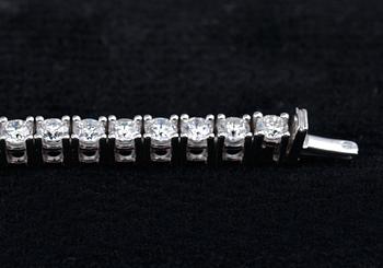 RANNERENGAS, briljanttihiottuja timantteja n. 7.00 ct. H/ si 18K valkokultaa. Pituus 18,5 cm, paino 15 g.