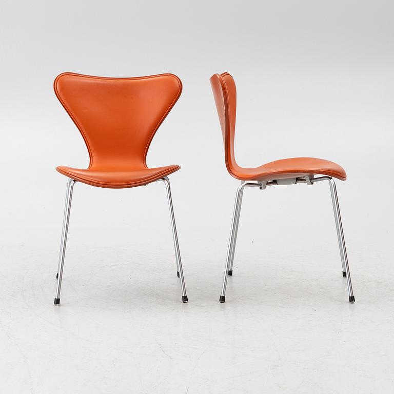 Arne Jacobsen, Set of 4 chairs, “Series 7”, Fritz Hansen, 2003.
