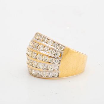 RING 18K guld m briljanter ca 1 ct totalt.