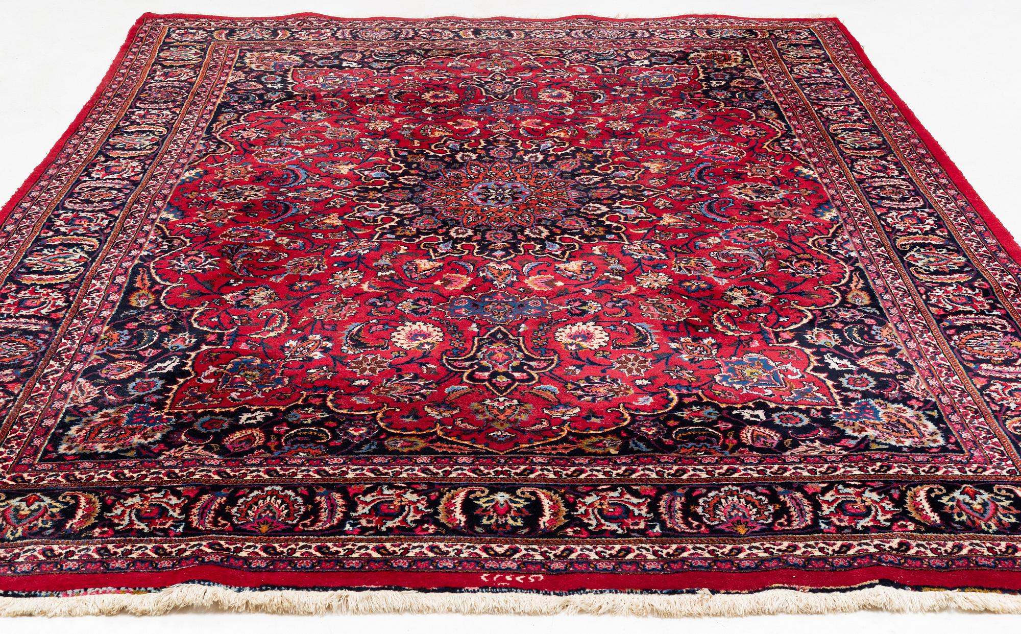 A Meshad carpet, ca 410 x 290 cm.