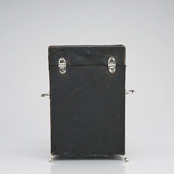 An English 18th century Hanoverian cutlery set with box, parcel-gilt silver, 121 pieces.