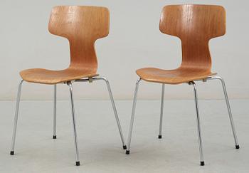 STOLAR, 2 st, modell 3105, Arne Jacobsen, Fritz Hansen, 1900-talets andra hälft.