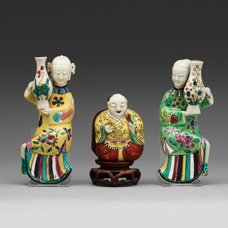 FIGURINER, tre stycken, porslin. Qingdynastin, 1800-tal.