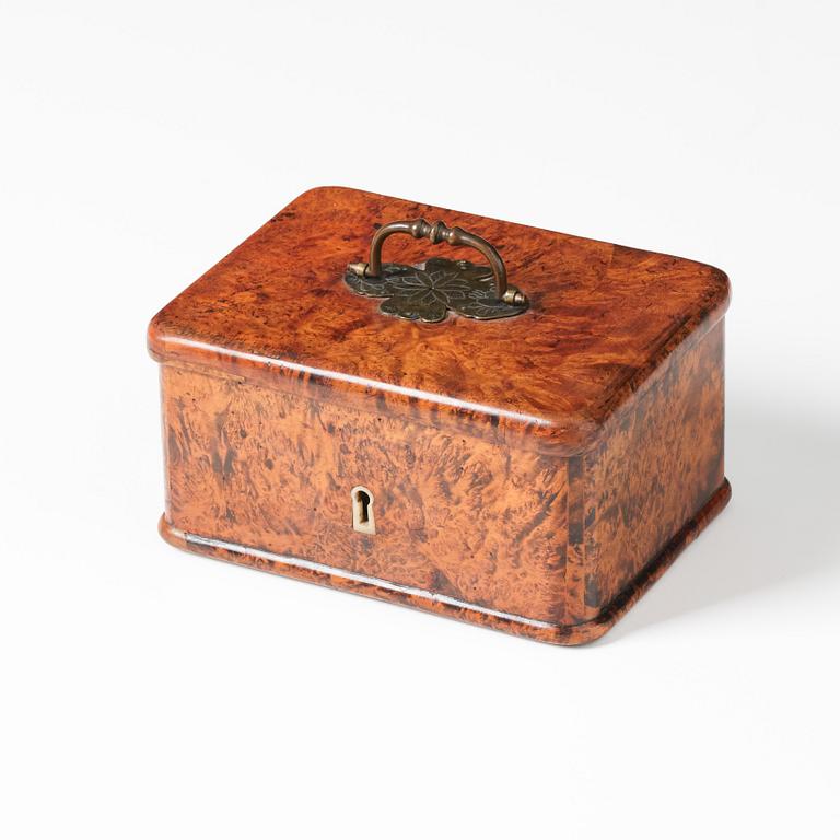 A burr-alder box by J. Sjölin (master 1767-85).