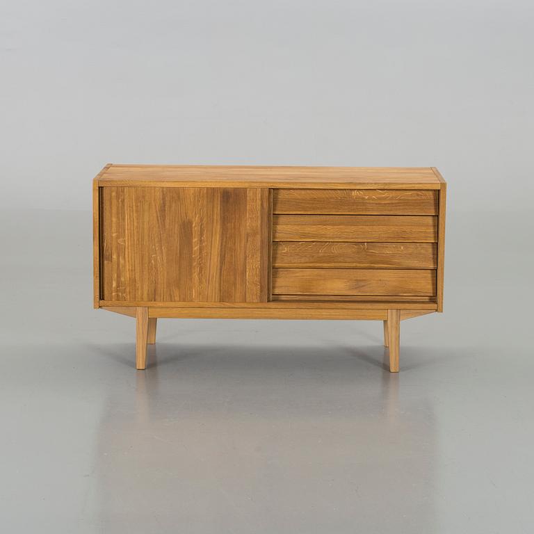 SIDEBOARD, ek, "Rekord" design Nils Troedsson, Troeds, 2000-tal.