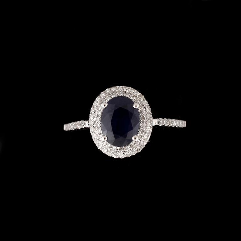 RING, 14k vitguld med safir ca1,75ct och diamanter tot ca 0,38ct. Vikt 3,3g.