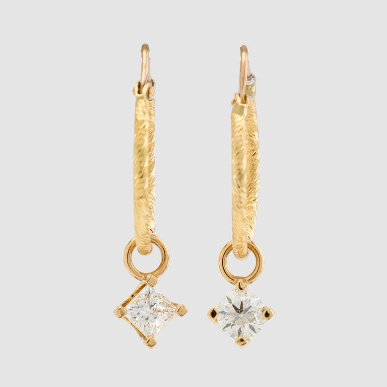 Earrings, a pair of hoops with pendants, one with a round brilliant-cut diamond, the other with a princess-cut diamond.