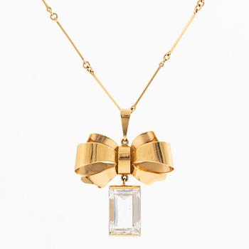 Pendant in 18K gold with a faceted stone, H Engelbert, and chain.