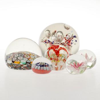 BREVPRESSAR, 6 st, glas, bla etikettmärkt Giacobbe Murano, 1900-tal.