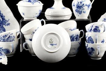 KAFFESERVIS, 39 delar, porslin, "Blå blomst", Royal Copenhagen.