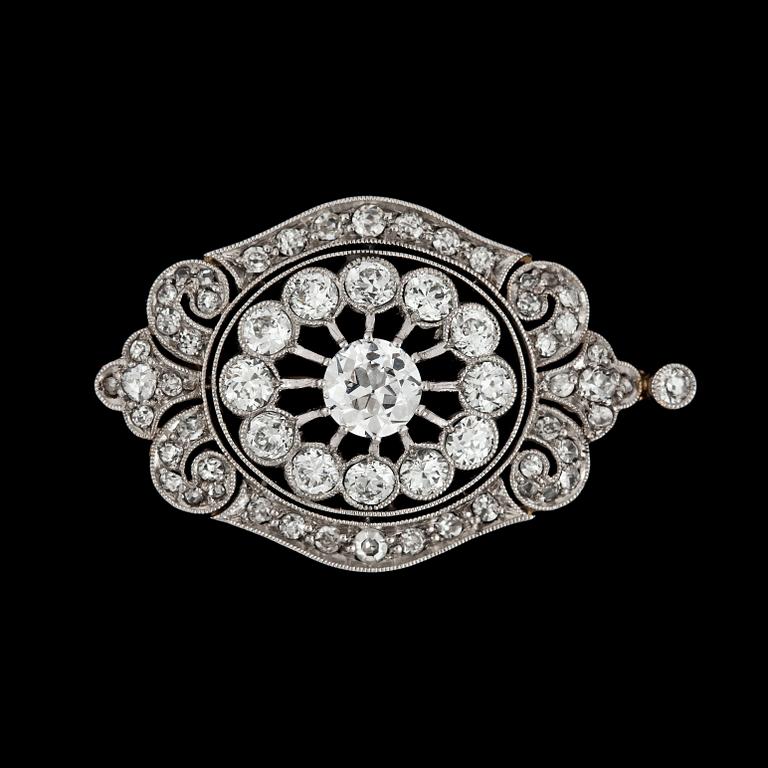 A diamond brooch, total carat weight circa 2.40 cts. Circa 1915.
