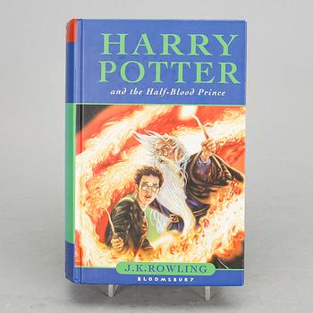 J.K. ROWLING, egenhändigt signerad bok, "Harry Potter and the Half-Blood Prince", förstaupplaga, 2005.