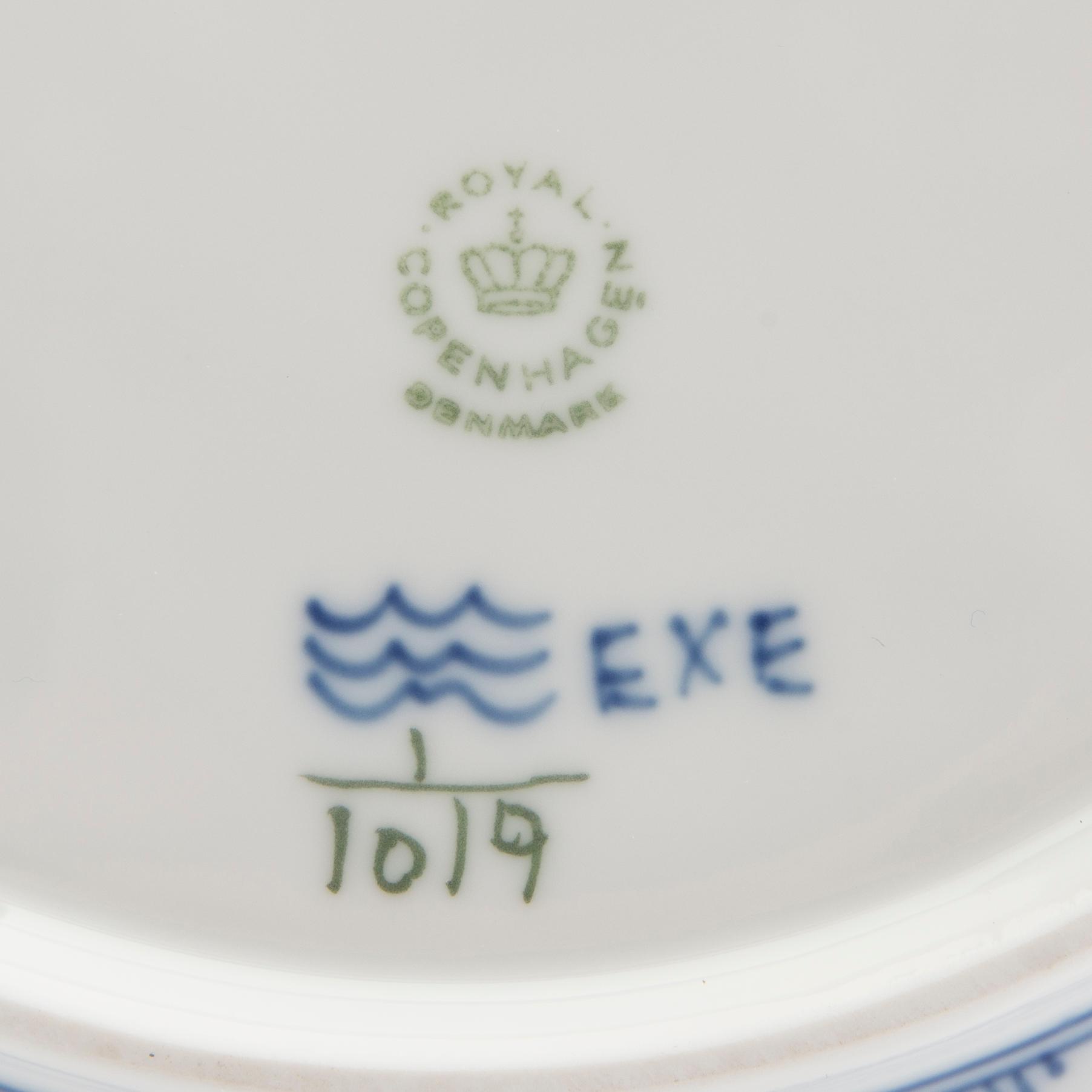 Bowl "Musselmalet helblonde" Royal Copenhagen Denmark porcelain.