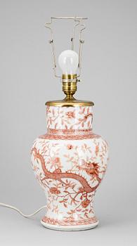 BORDSLAMPA, porslin, Kina, 1800/1900-tal.