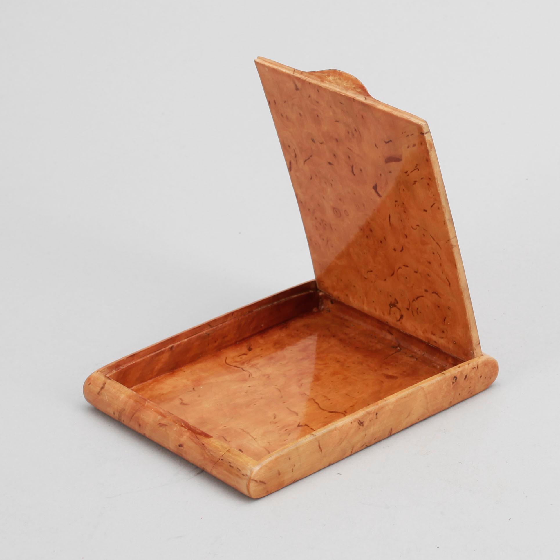 ETUI, trä, Ryssland 1900-tal.