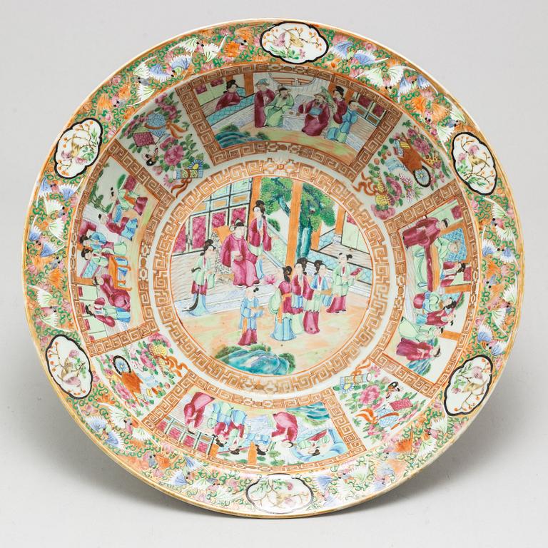 A large famille rose Canton punch bowl, Qing dynasty, late 19th century.