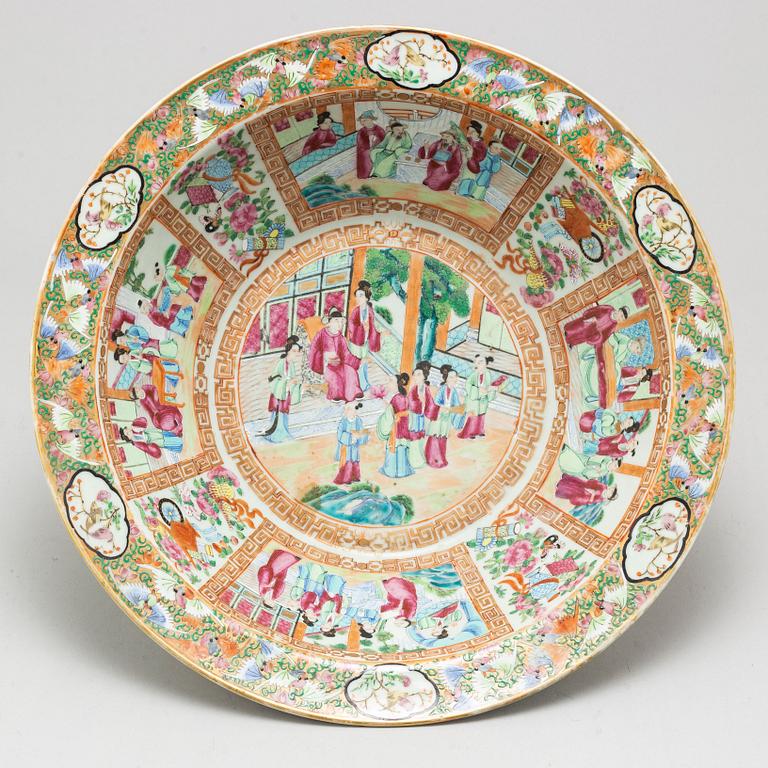 PRAKTSKÅL, porslin. Qingdynastin, Kanton, sent 1800-tal.