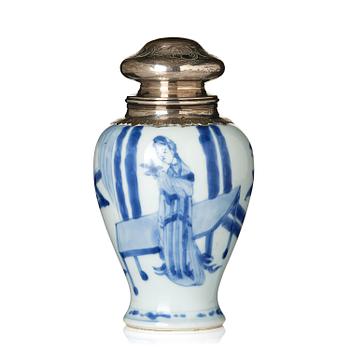 1346. A blue and white tea caddy with silver mount, Qing dynasty, Kangxi (1662-1722).