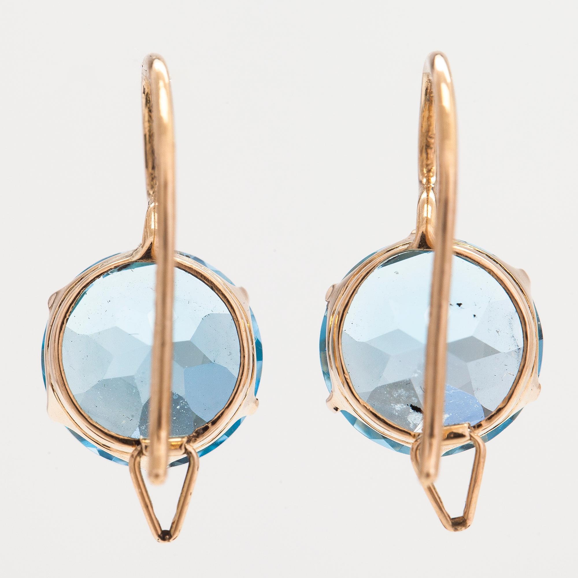 A pair of 14K gold earrings with topazes, Helsinki.
