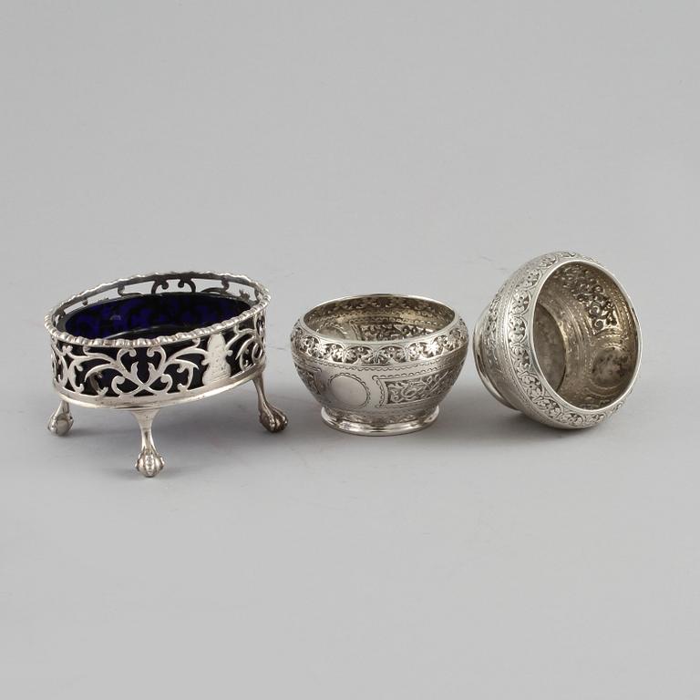 SALTKAR, 3 st, London, England, 1700 respektive 1800-tal, vikt (exklusive glasinsats) 145 gram.