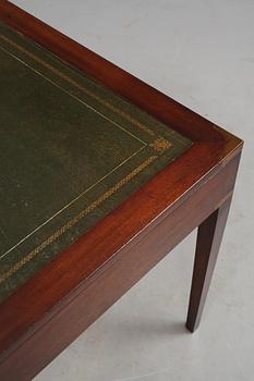 SKRIVBORD, gustaviansk stil, 1900-talets andra hälft.