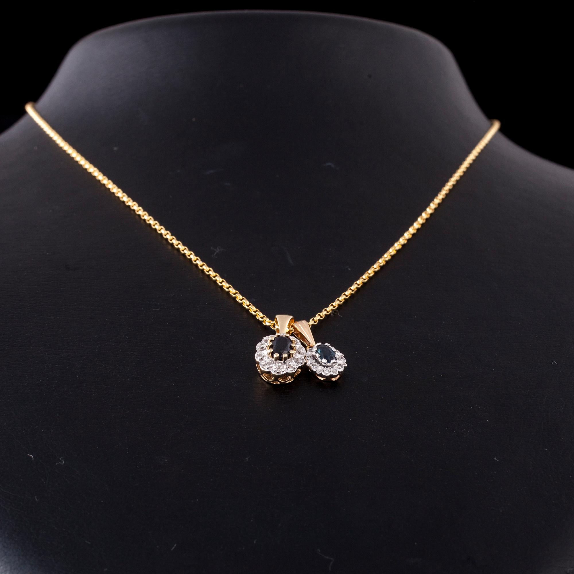 SMYCKESSET, 4 delar, 14K guld samt safirer och små diamanter. Totalvikt 7,8 g.