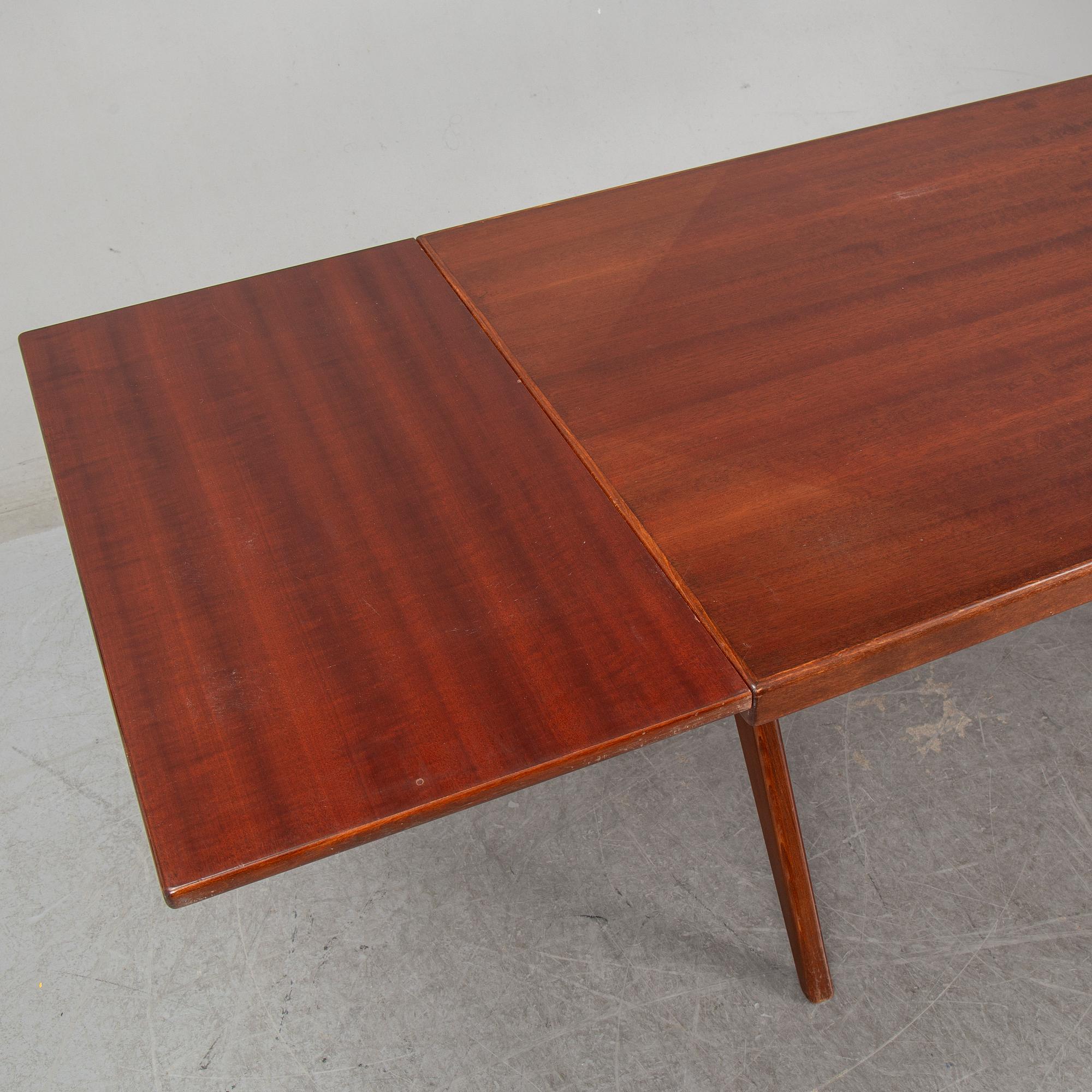 A mid 20th Century dinner table.