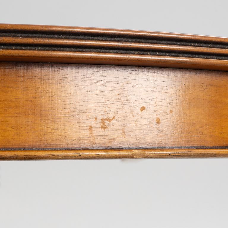 Dining table, English, in the style of George III, second half of the 19th century.