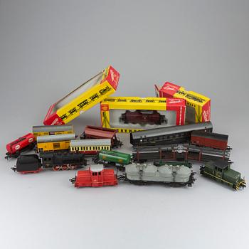 A lot of Fleischmann model trains, rails, transformers.